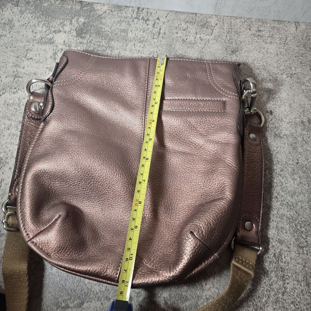 B. MAKOWSKY SOFT PEBBLE LEATHER BRONZE METALLIC CROSS BODY BAG HANDBAG MESSENGER - Picture 3 of 7